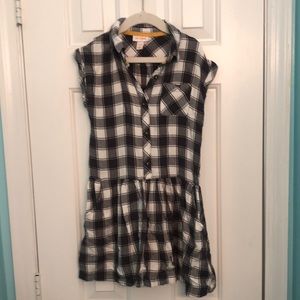 Girls black & white plaid cap sleeve dress